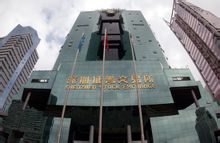 深圳证券交易所位于深圳罗湖区,地王大厦斜对面.