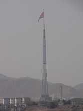 竖立在朝韩边界的朝鲜国旗